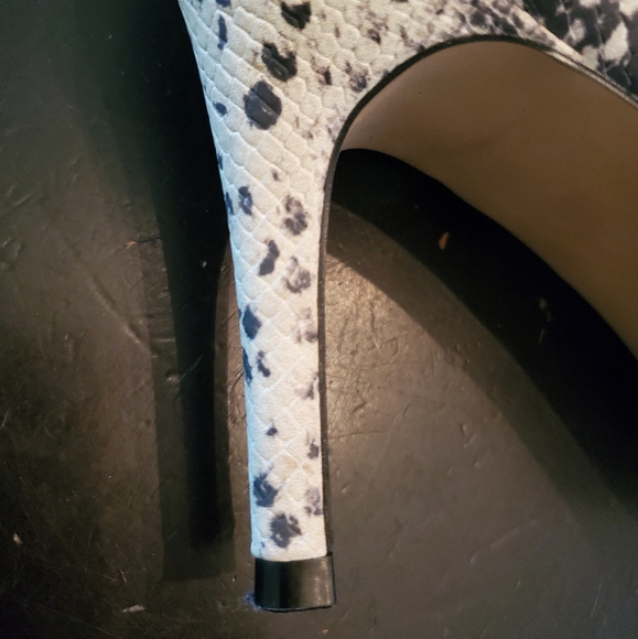 Steve Madden "KINGA" Snakeskin Boot, Size 8 - Picture 3 of 6